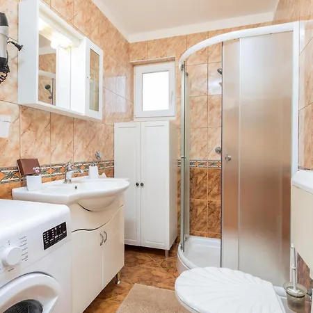 Lovely In With Kitchen