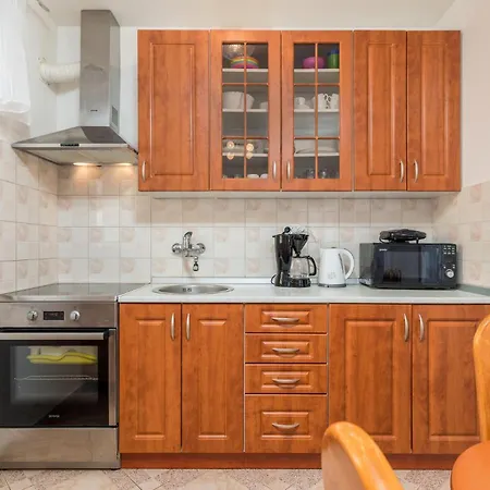 Lovely In With Kitchen Apartment